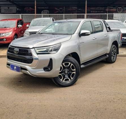TOYOTA HILUX 2.8 D-4D TURBO DIESEL CD SRX 4X4 AUTOMÁTICO